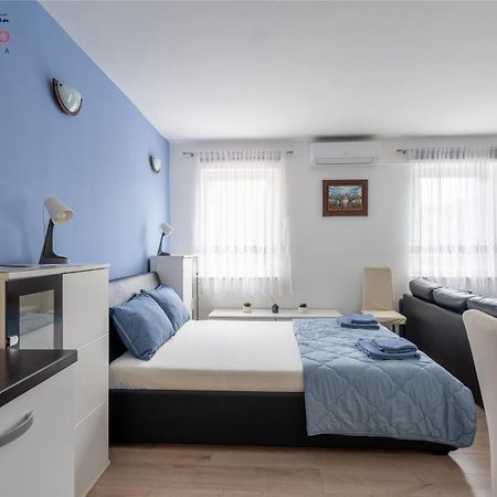 Studio Tommy 2 Rovinj Exteriör bild